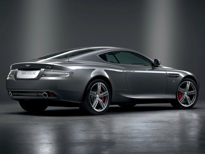 Aston Martin DB9 أنا فيس ليفت، كوبيه — منظر خلفي أيمن