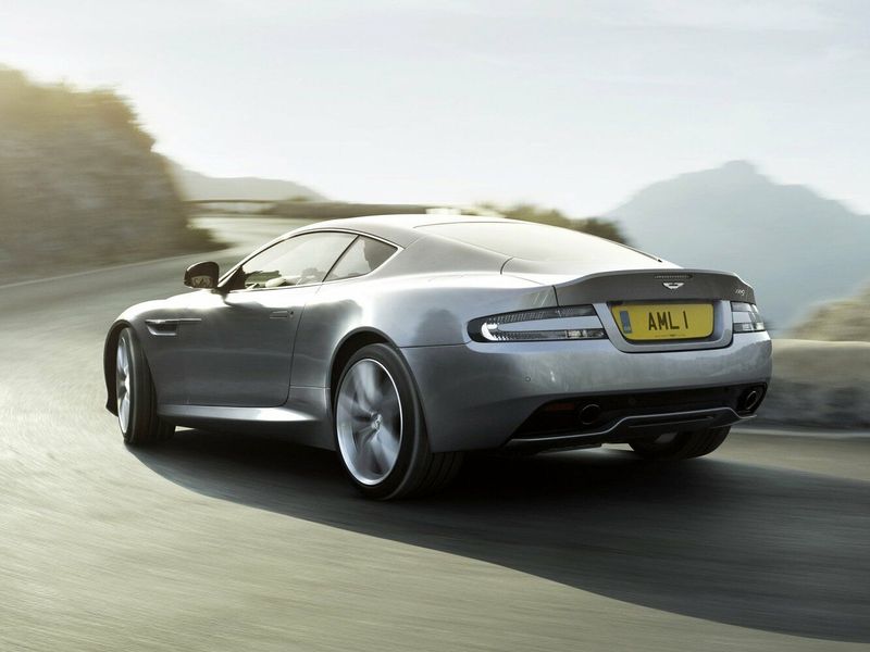 Aston Martin DB9 أنا فيس ليفت 2، كوبيه — منظر خلفي أيمن
