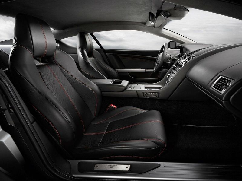 Aston Martin DB9 أنا فيس ليفت، كوبيه — منظر عام للمقصورة