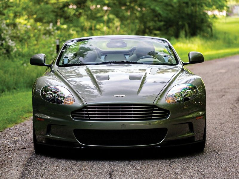 Aston Martin DBS ثانياً، قابلة للتحويل Volante — منظر أمامي