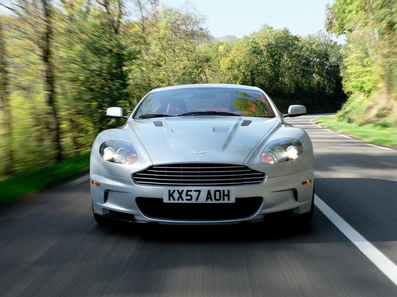 Aston Martin DBS ثانياً، كوبيه — منظر أمامي