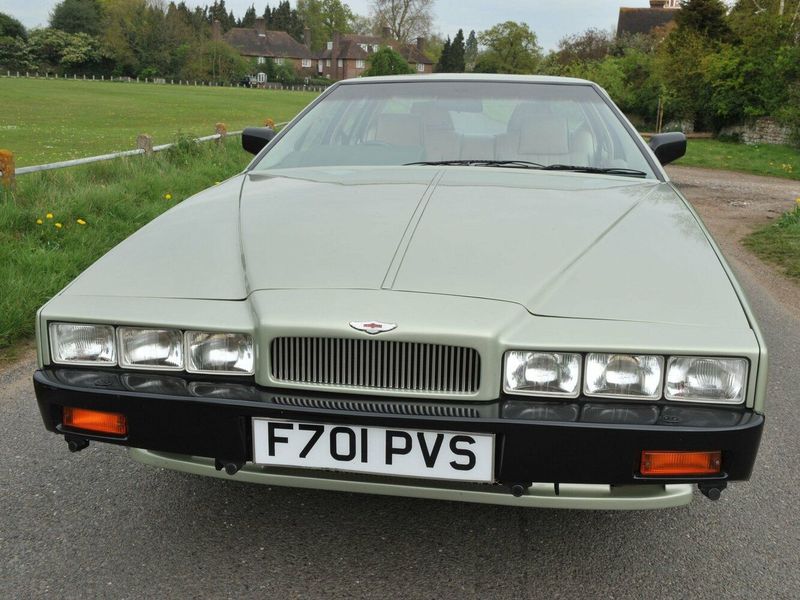 Aston Martin Lagonda، سيدان — منظر أمامي