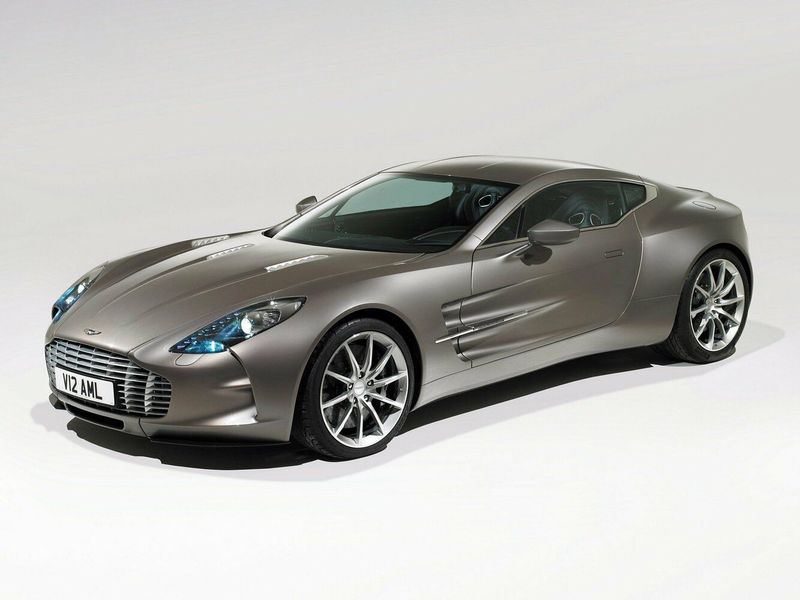 Aston Martin One-77، كوبيه — منظر أمامي أيمن