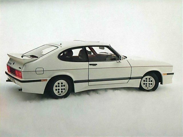 Aston Martin Tickford Capri، كوبيه — منظر خلفي أيمن