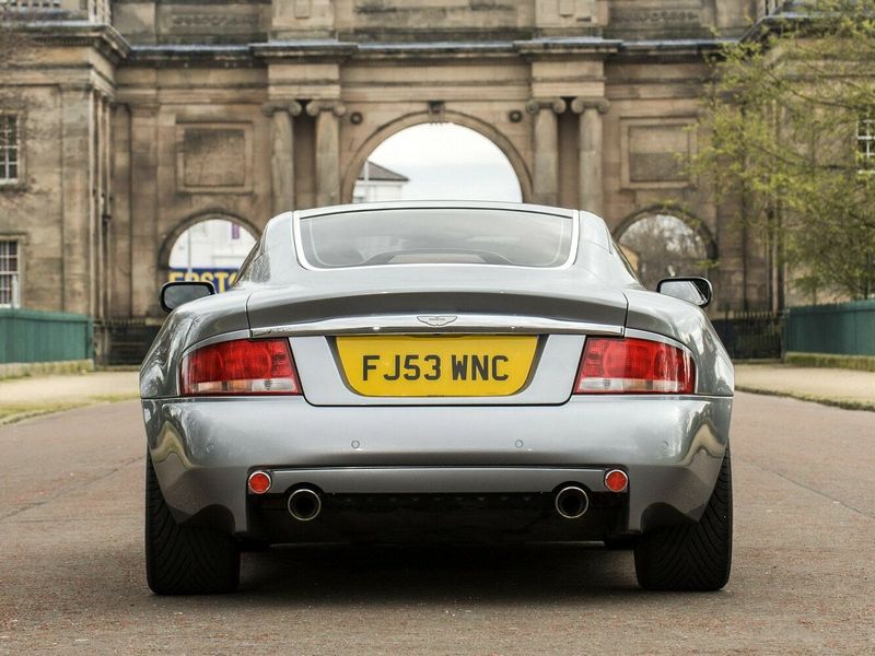 Aston Martin Vanquish I، كوبيه — منظر خلفي