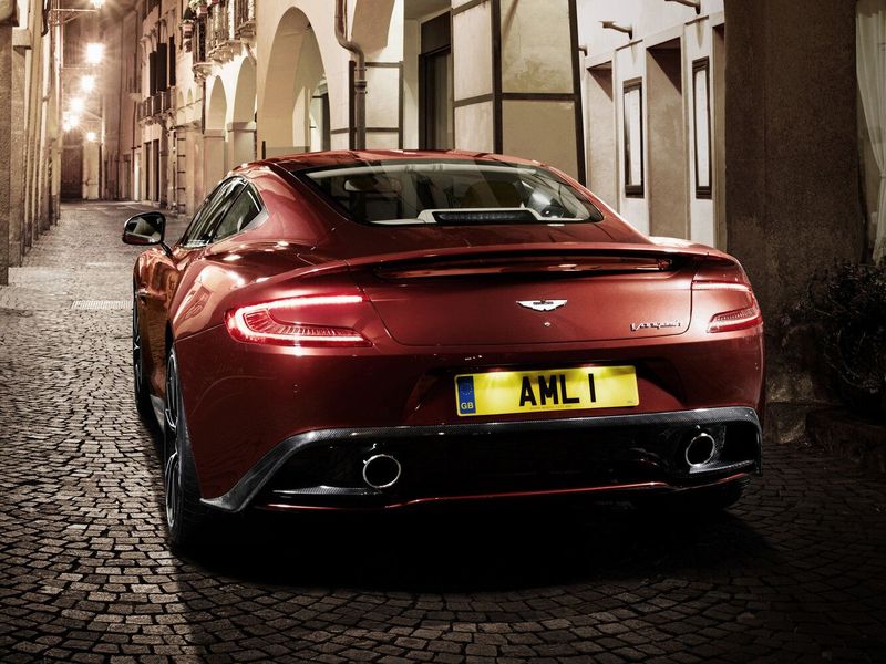 Aston Martin Vanquish ثانياً، كوبيه — منظر خلفي أيسر