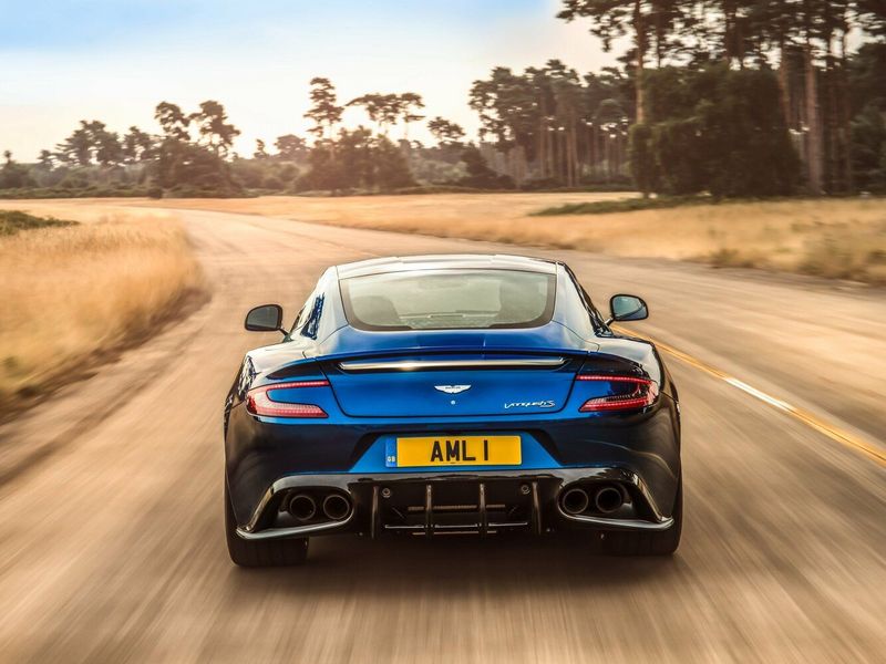 Aston Martin Vanquish ثانياً، كوبيه S — منظر خلفي