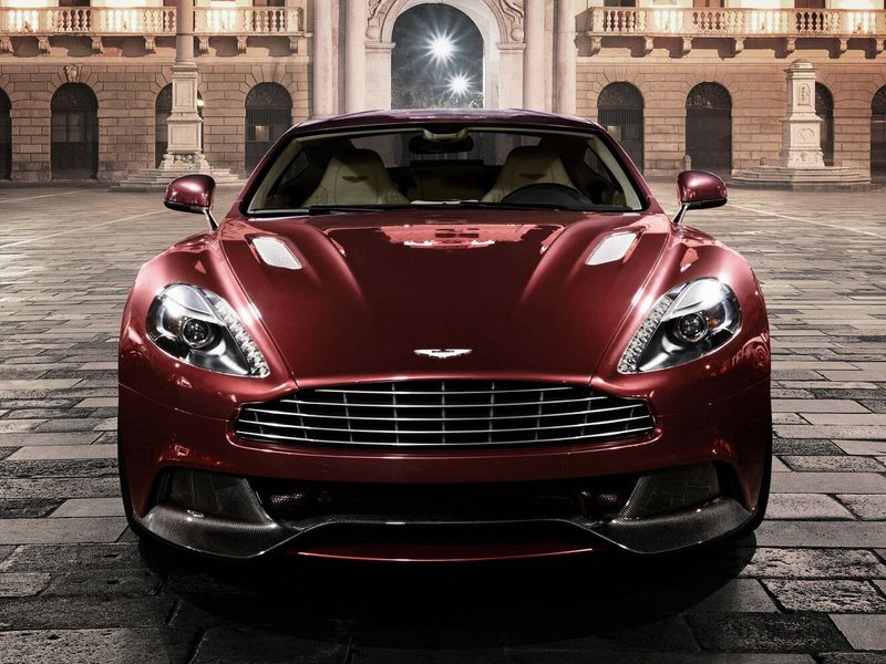 Aston Martin Vanquish ثانياً، كوبيه — منظر أمامي
