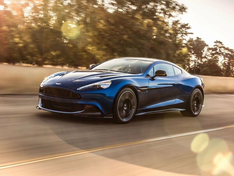 Aston Martin Vanquish ثانياً، كوبيه S — منظر أمامي بزاوية ثلاثة أرباع