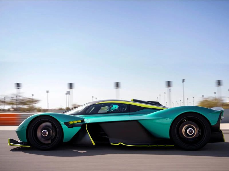 Aston Martin Valkyrie، كوبيه — منظر من الجانب الأيسر