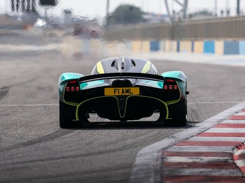 Aston Martin Valkyrie، كوبيه — منظر خلفي