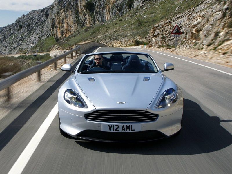 Aston Martin Virage ثانياً، قابلة للتحويل Volante — منظر أمامي