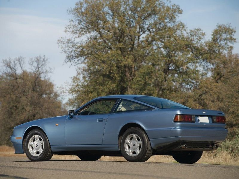 Aston Martin Virage I، كوبيه — منظر خلفي أيمن