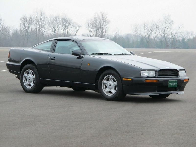 Aston Martin Virage I، كوبيه — منظر أمامي أيمن