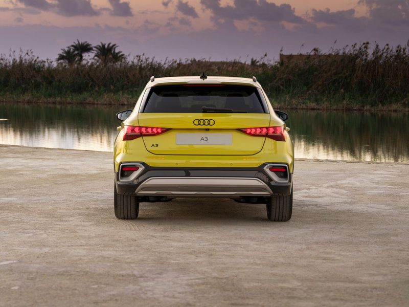 Audi A3 عملية فيس ليفت IV (8 سنوات)، هاتشباك 5 أبواب Allstreet — منظر خلفي