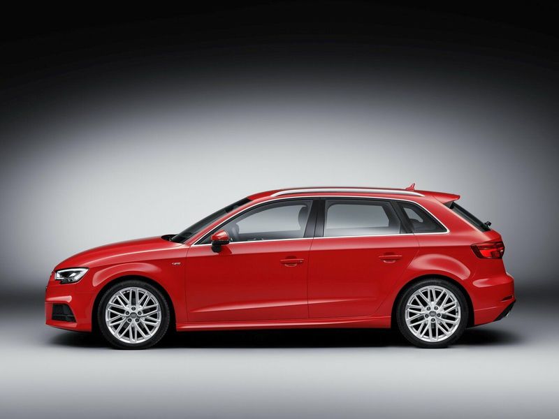 Audi A3 فيس ليفت III (8 فولت)، هاتشباك 5 أبواب Sportback — منظر من الجانب الأيسر