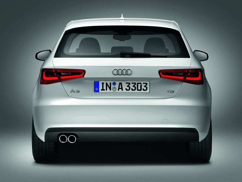 Audi A3 III (8 فولت)، هاتشباك 3 أبواب — منظر خلفي