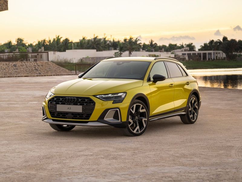 Audi A3 عملية فيس ليفت IV (8 سنوات)، هاتشباك 5 أبواب Allstreet — منظر أمامي بزاوية ثلاثة أرباع