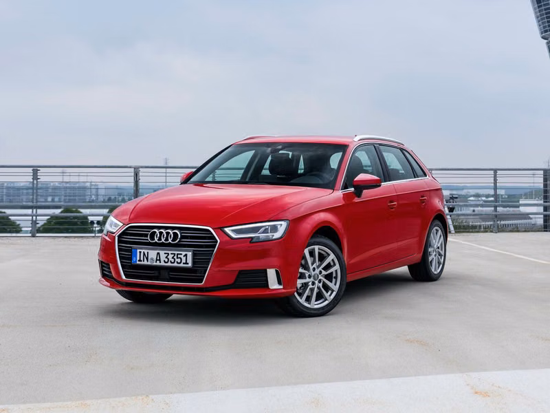 Audi A3 فيس ليفت III (8 فولت)، هاتشباك 5 أبواب Sportback — منظر أمامي أيمن