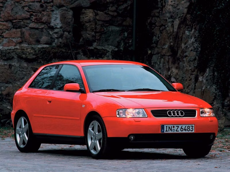 Audi A3 I (8 لتر)، هاتشباك 3 أبواب — منظر أمامي أيمن