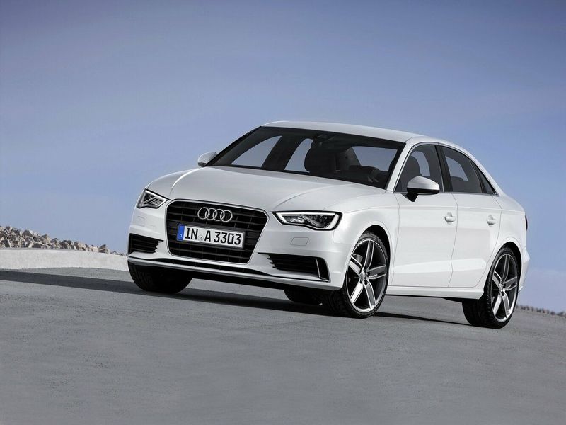 Audi A3 III (8 فولت)، سيدان — منظر أمامي أيمن