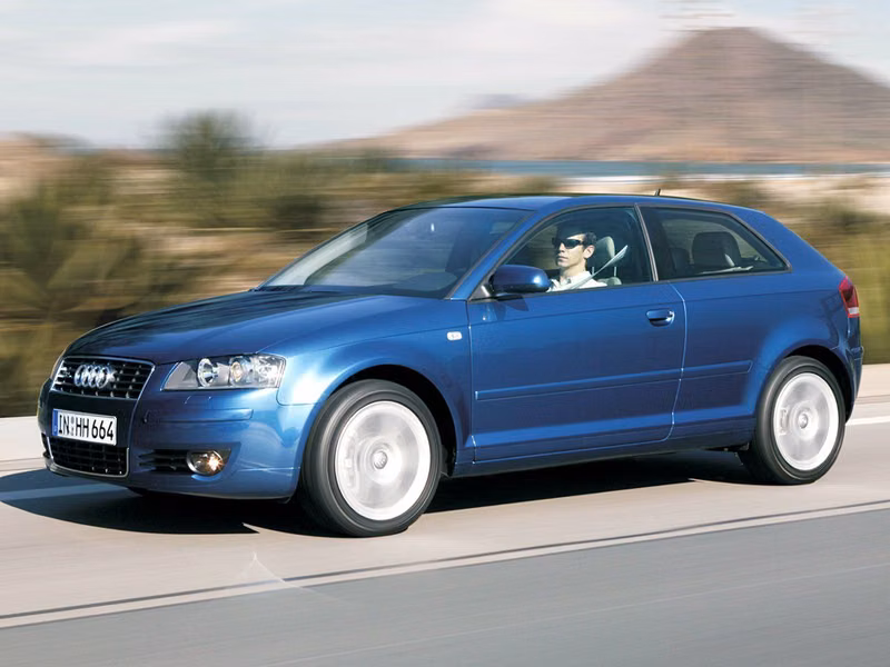 Audi A3 II (8P)، هاتشباك 3 أبواب — منظر أمامي أيسر