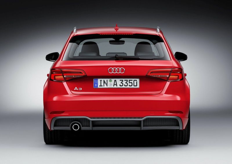 Audi A3 فيس ليفت III (8 فولت)، هاتشباك 5 أبواب Sportback — منظر خلفي