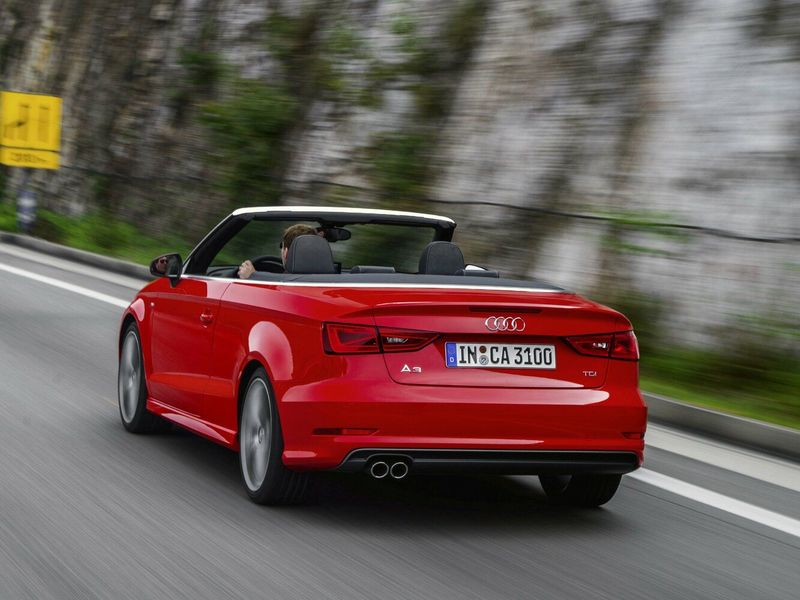 Audi A3 III (8 فولت)، قابلة للتحويل — منظر خلفي أيسر