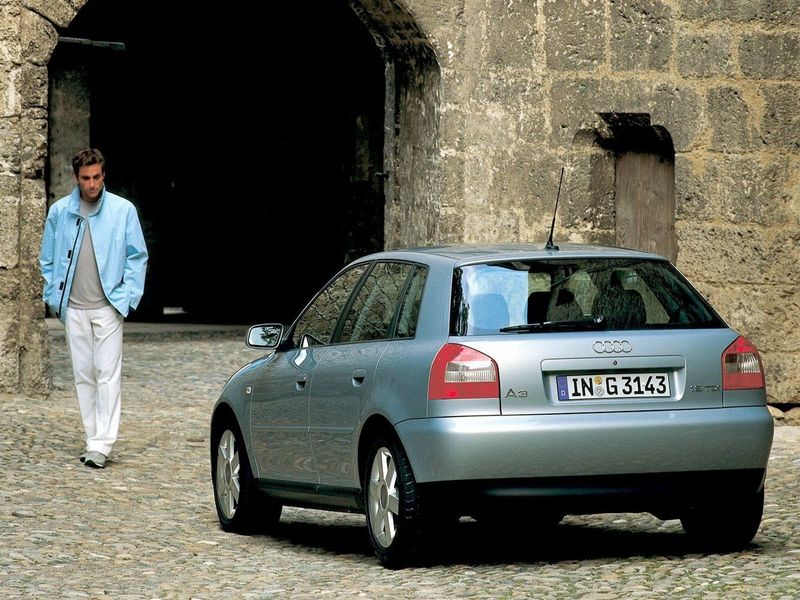 Audi A3 I (8L) فيس ليفت (8L)، هاتشباك 5 أبواب — منظر خلفي أيسر