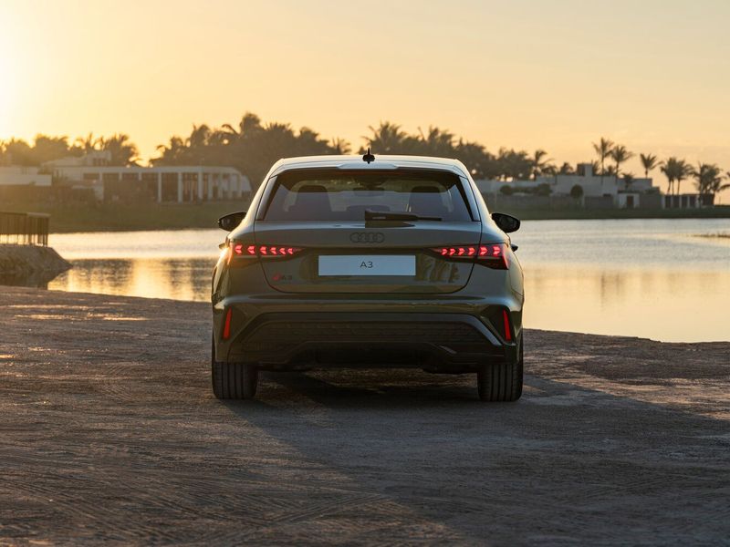 Audi A3 عملية فيس ليفت IV (8 سنوات)، هاتشباك 5 أبواب Sportback — منظر خلفي