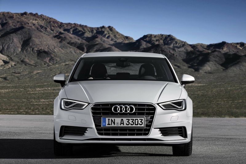 Audi A3 III (8 فولت)، سيدان — منظر أمامي