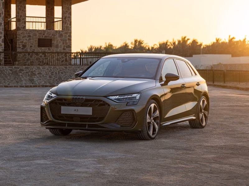 Audi A3 عملية فيس ليفت IV (8 سنوات)، هاتشباك 5 أبواب Sportback — منظر أمامي بزاوية ثلاثة أرباع