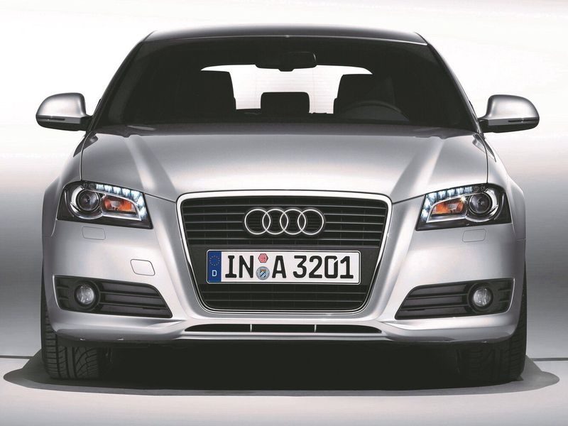 Audi A3 II (8P) II (8P) فيس ليفت 2، هاتشباك 3 أبواب — منظر أمامي