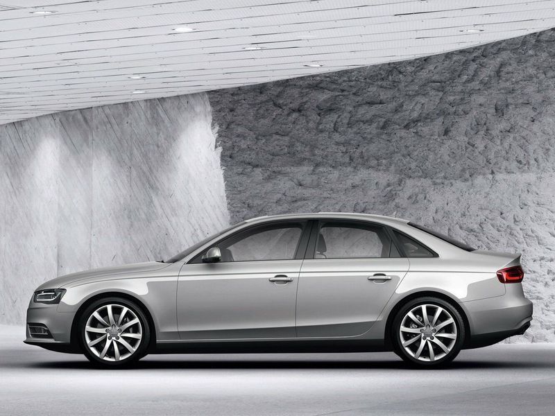 Audi A4 عملية فيس ليفت IV (B8)، سيدان — منظر من الجانب الأيسر