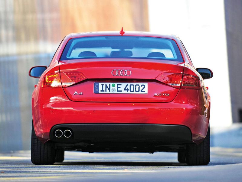 Audi A4 IV (B8)، سيدان — منظر خلفي