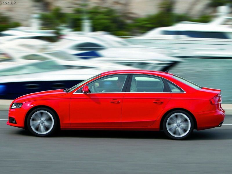Audi A4 IV (B8)، سيدان — منظر من الجانب الأيسر