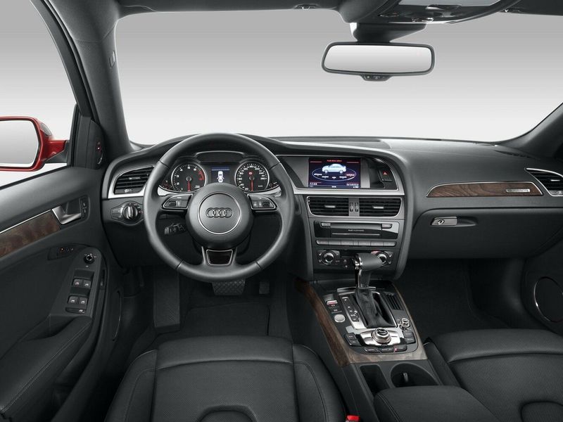 Audi A4 عملية فيس ليفت IV (B8)، سيدان Long — لوحة القيادة