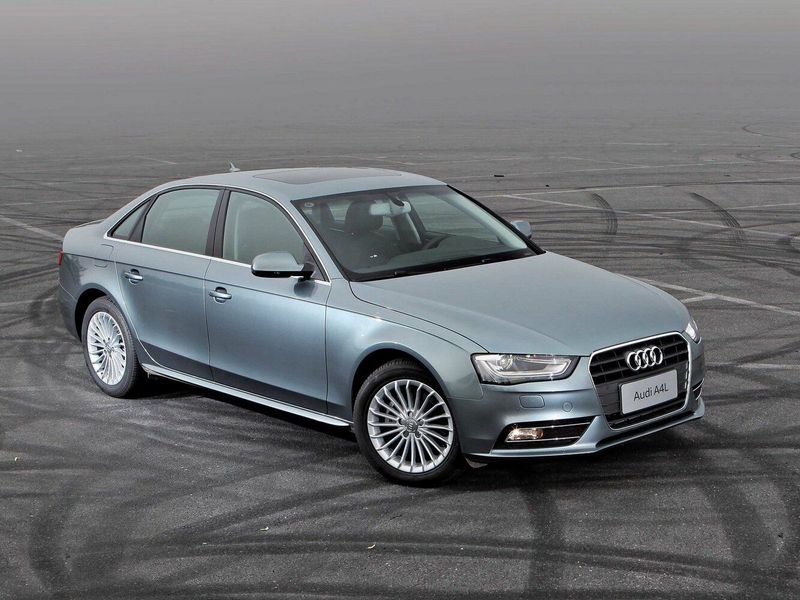 Audi A4 عملية فيس ليفت IV (B8)، سيدان Long — منظر أمامي أيمن