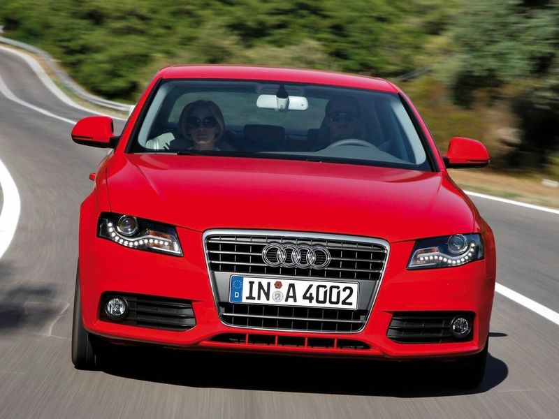 Audi A4 IV (B8)، سيدان — منظر أمامي