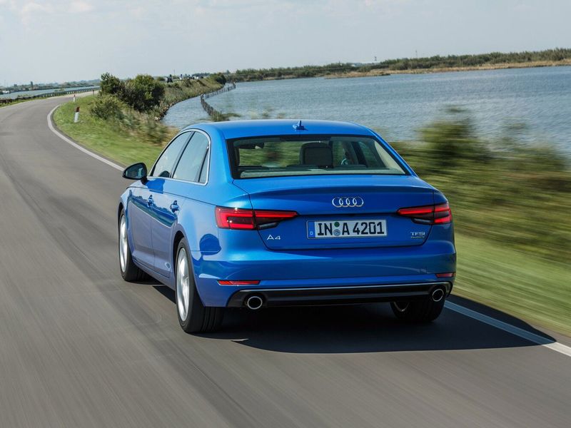 Audi A4 V (B9)، سيدان — منظر خلفي أيسر