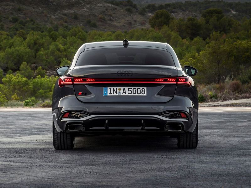 Audi A5 III (B10)، ليفتباك — منظر خلفي
