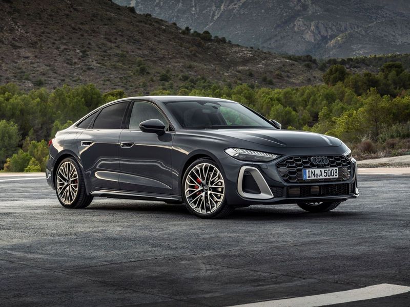 Audi A5 III (B10)، ليفتباك — منظر أمامي بزاوية ثلاثة أرباع