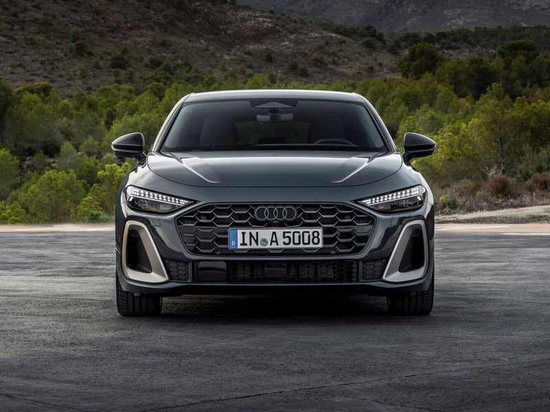 Audi A5 III (B10)، ليفتباك — منظر أمامي