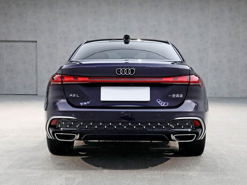Audi A5 III (B10)، سيدان L — منظر خلفي