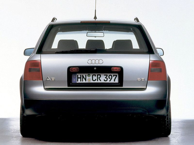 Audi A6 II (C5), Универсал 5 дв. — вид сзади