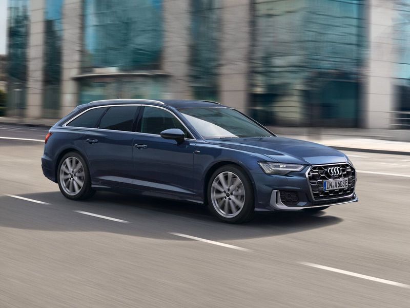 Audi A6 عملية فيس ليفت V (C8)، واجون 5 أبواب — منظر أمامي بزاوية ثلاثة أرباع