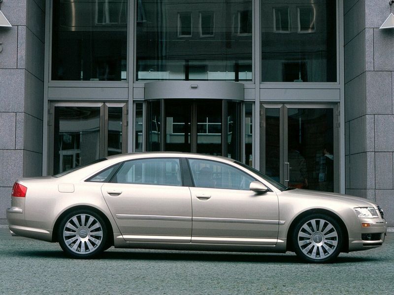 Audi A8 II (D3)، سيدان Long — منظر من الجانب الأيمن