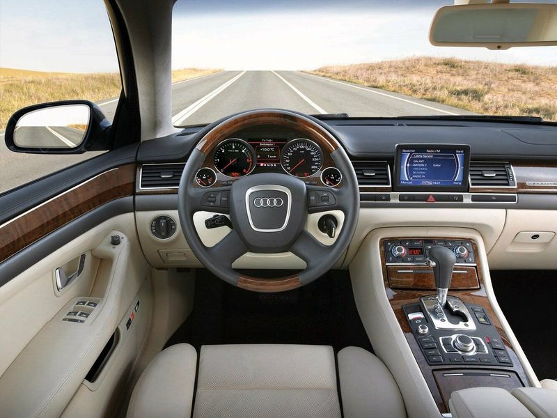 Audi A8 فيس ليفت II (D3) II (D3)، سيدان — لوحة القيادة