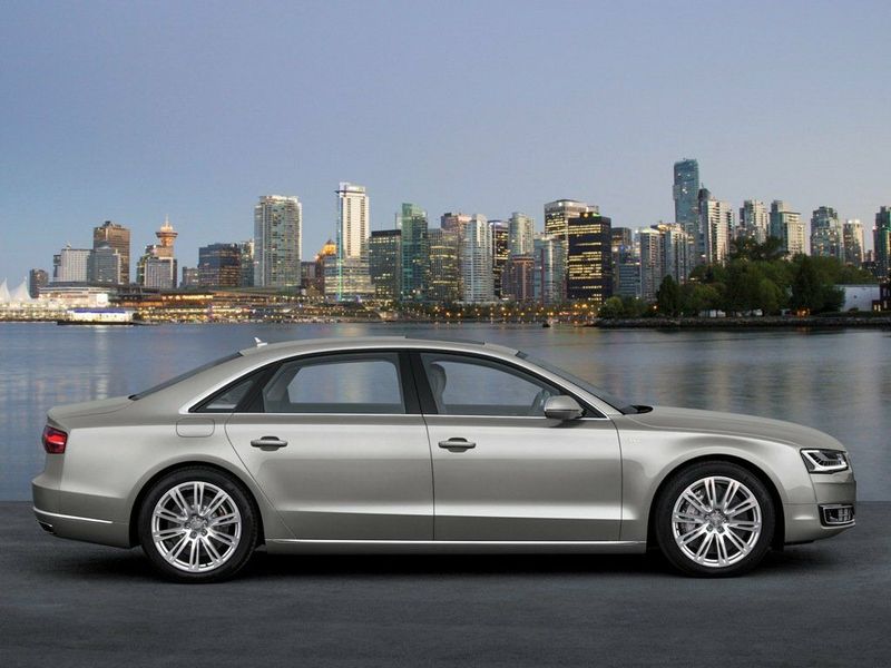 Audi A8 فيس ليفت III (D4) D3 (D4)، سيدان Long — منظر من الجانب الأيمن