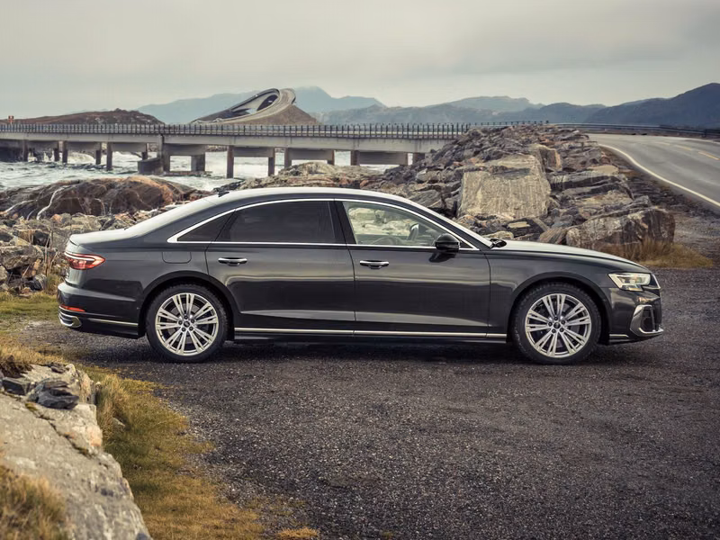 Audi A8 IV (D5) Рестайлинг, Седан Long — вид справа